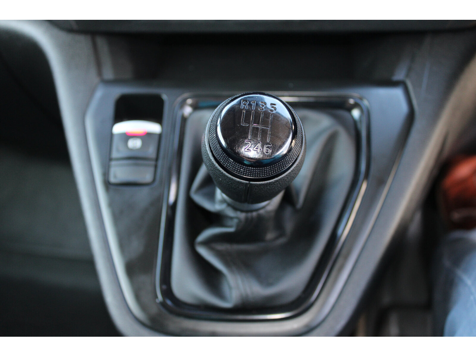 2023 Renault Kangoo - image 21