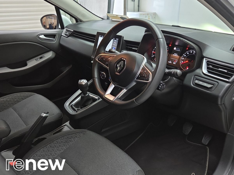 2022 Renault Clio Iconic TCe 90 €15,995