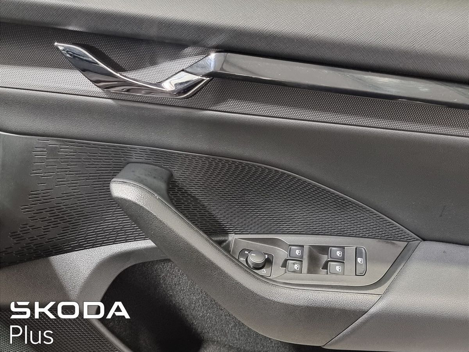 2023 Skoda Octavia - image 22