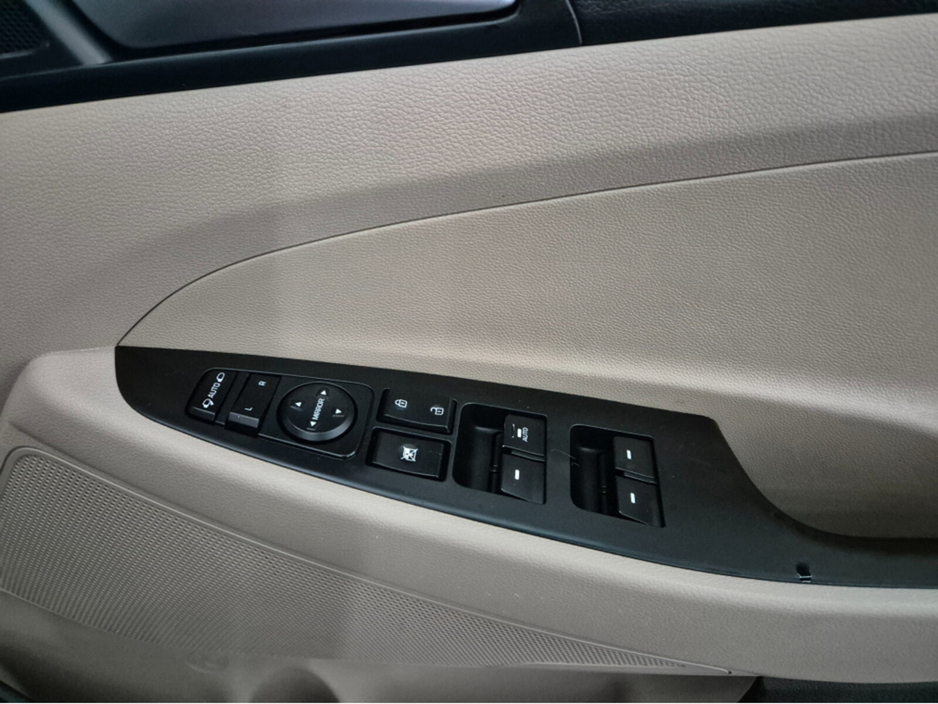 2017 Hyundai Tucson - image 12