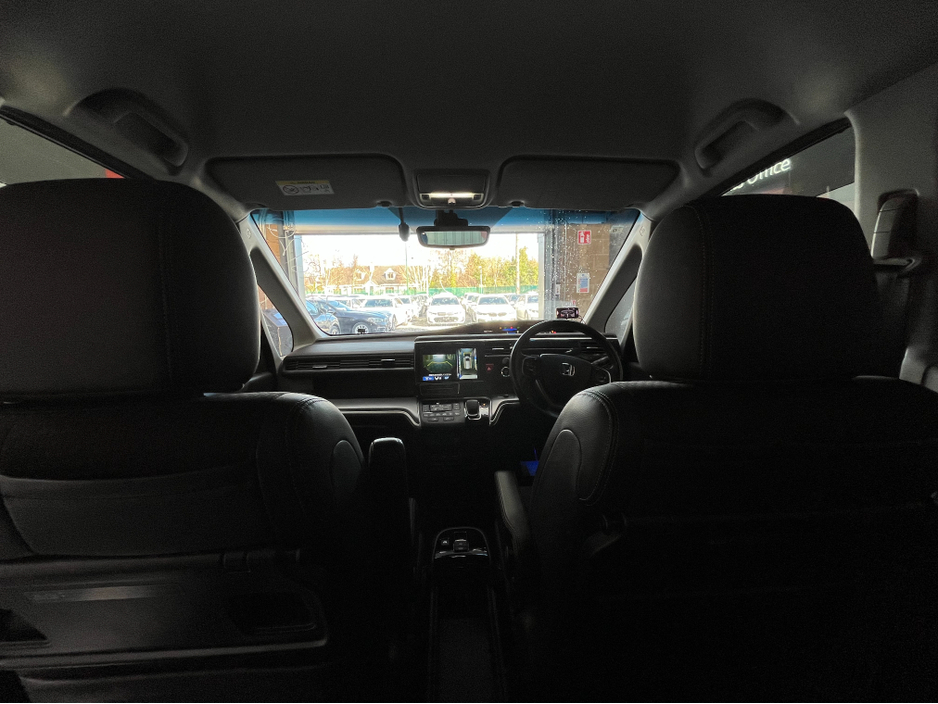 2020 Honda Stepwagon - image 16