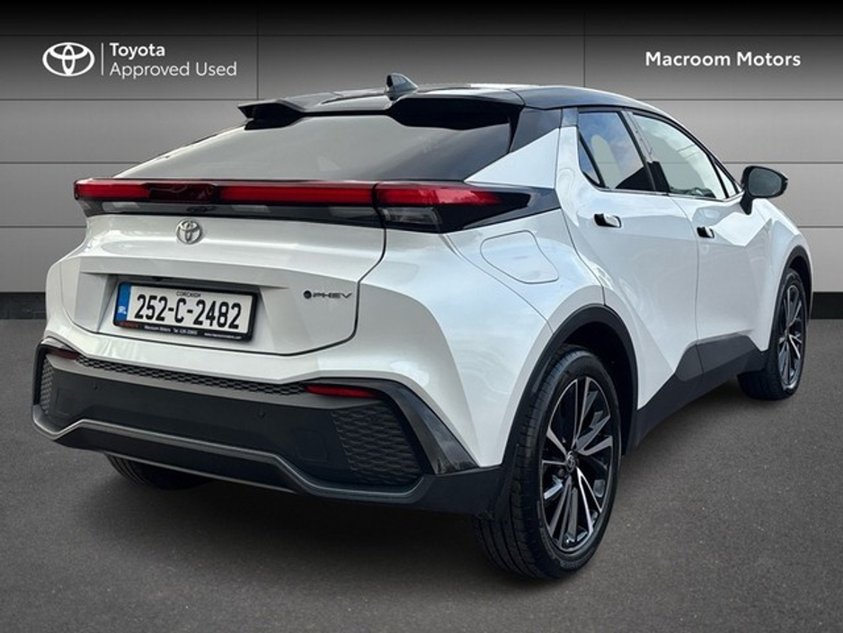 2025 Toyota C-HR - image 2