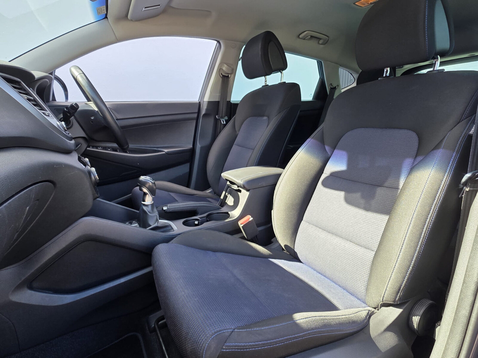 2016 Hyundai Tucson - image 11