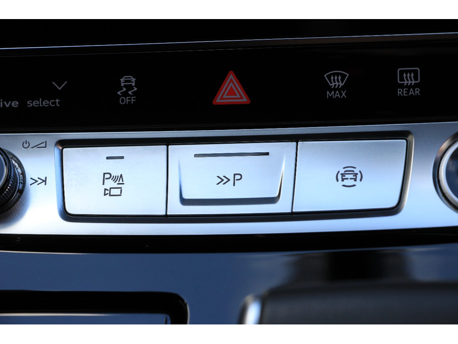 2023 Audi Q8 - image 16