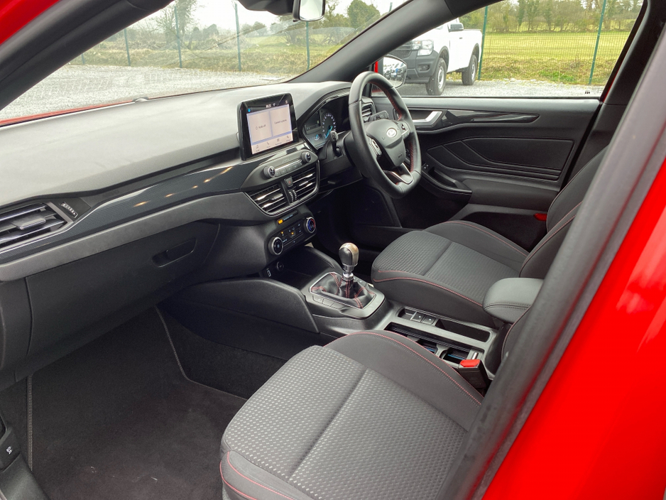 2019 Ford Focus - image 7