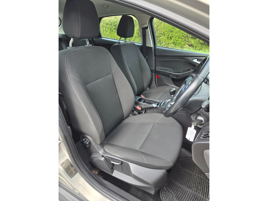 2015 Ford Focus - image 12