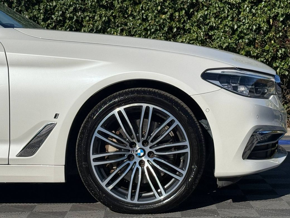 2018 BMW 5 Series - image 9