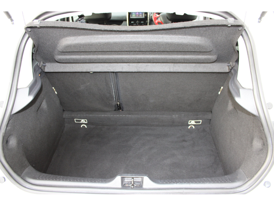 2017 Renault Clio - image 11