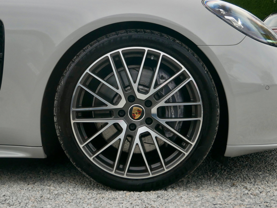 2023 Porsche Panamera - image 14