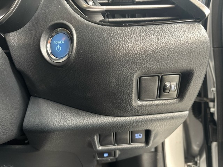 2023 Toyota C-HR - image 15