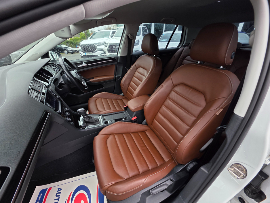 2015 Volkswagen Golf - image 9