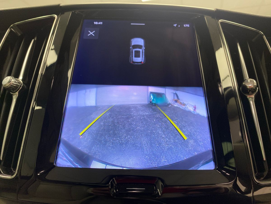 2023 Volvo XC60 - image 20