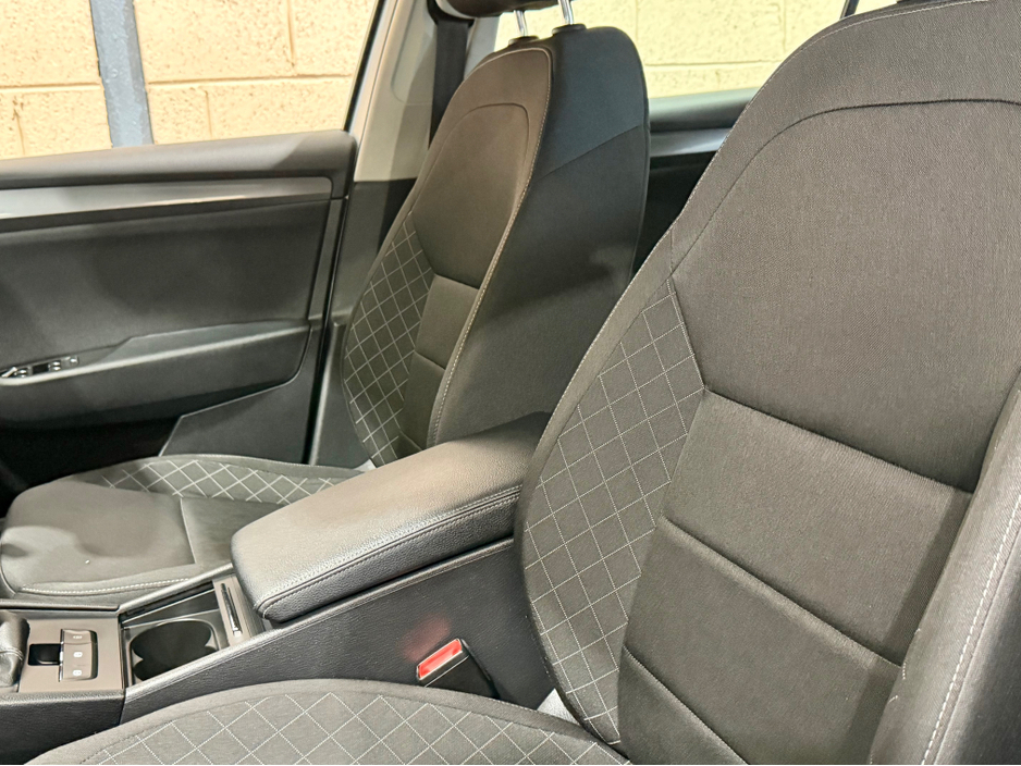 2018 Skoda Superb - image 18