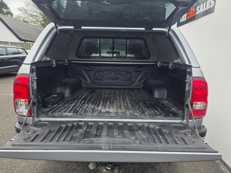 2021 Toyota Hilux - image 12