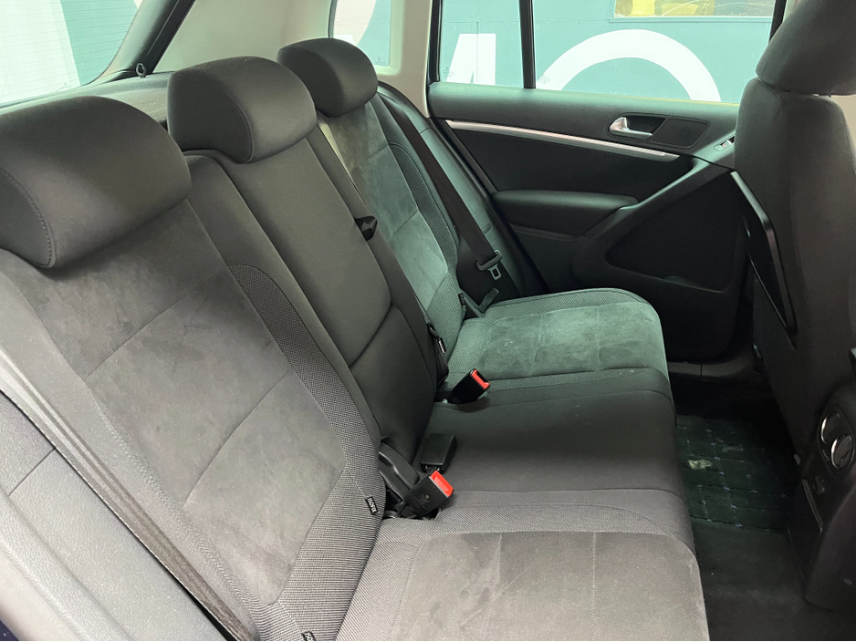 2013 Volkswagen Tiguan - image 10