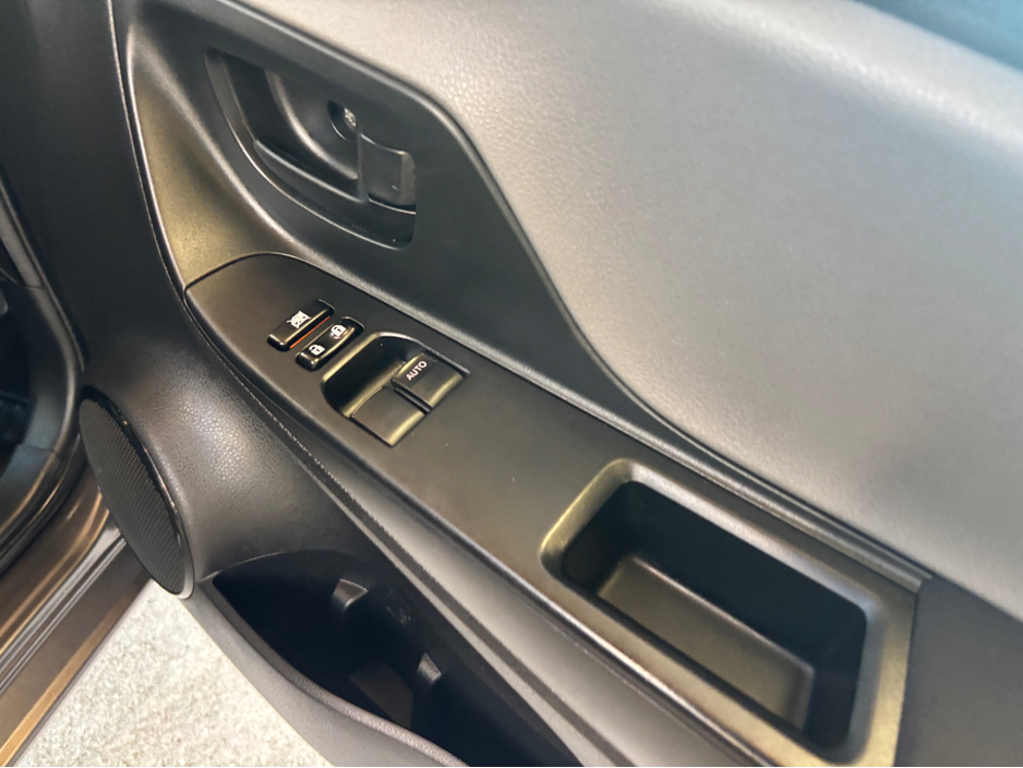 2015 Toyota Yaris - image 12