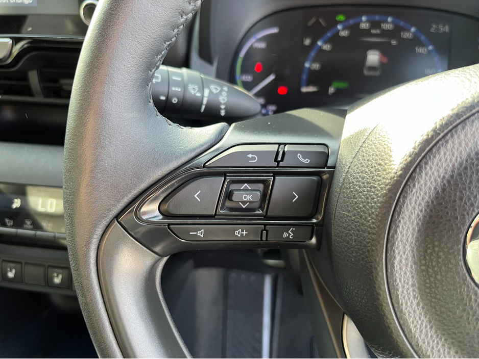 2023 Toyota Yaris Cross - image 19