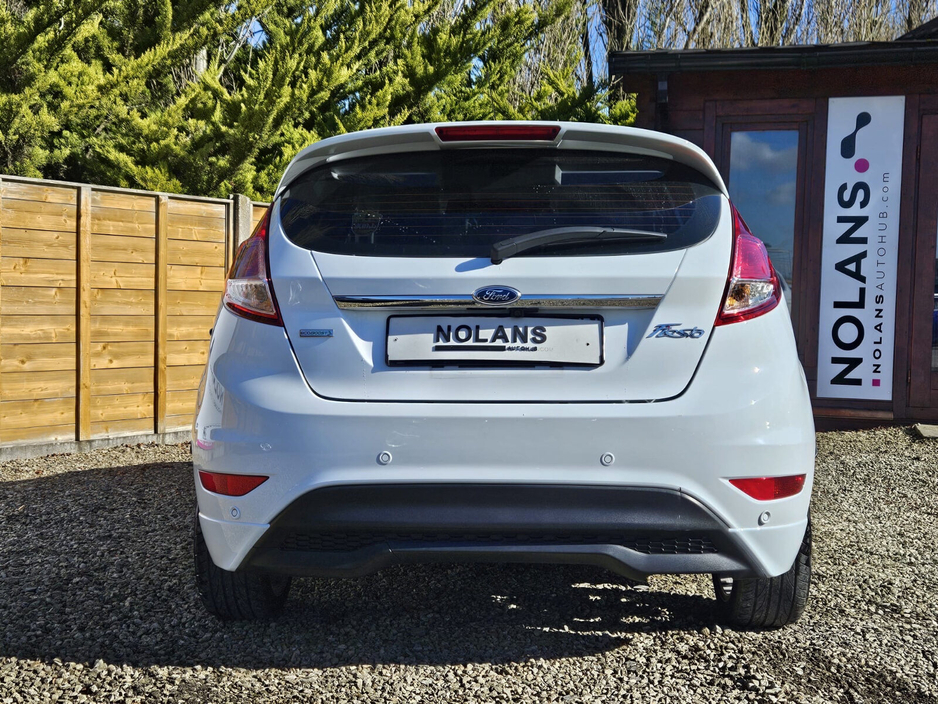 2016 Ford Fiesta - image 10