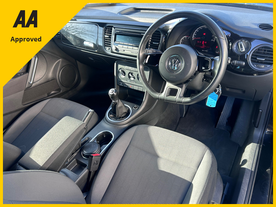 2013 Volkswagen Beetle - image 2