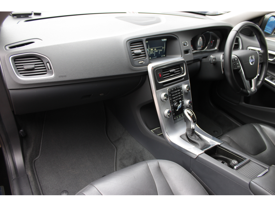 2017 Volvo S60 - image 20