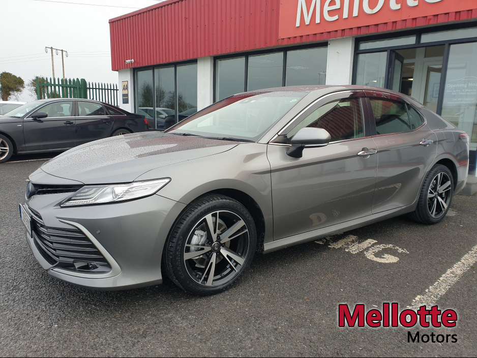 2022 Toyota Camry - image 2