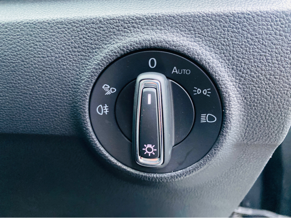 2023 Volkswagen T-Roc - image 24