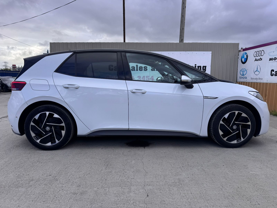 2023 Volkswagen ID.3 - image 2