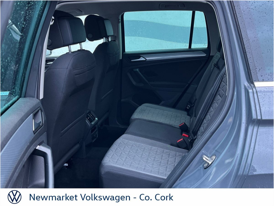 2023 Volkswagen Tiguan - image 7
