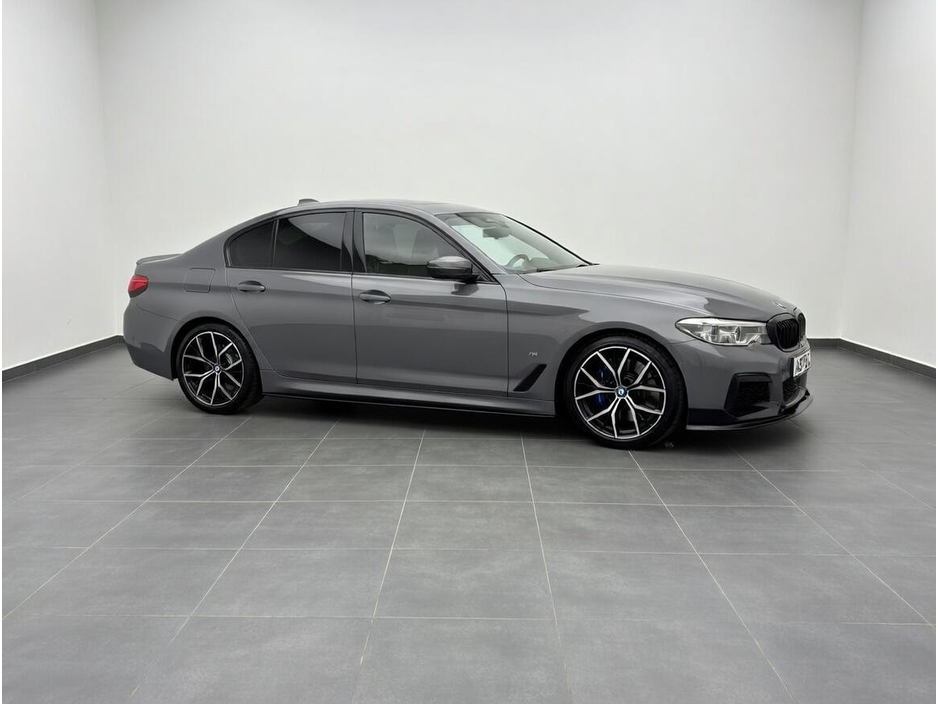 2021 BMW 5 Series - image 2