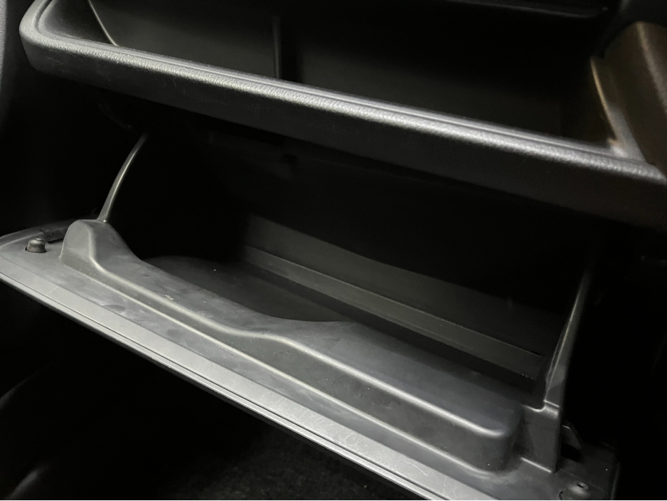 2018 Toyota Vitz - image 13