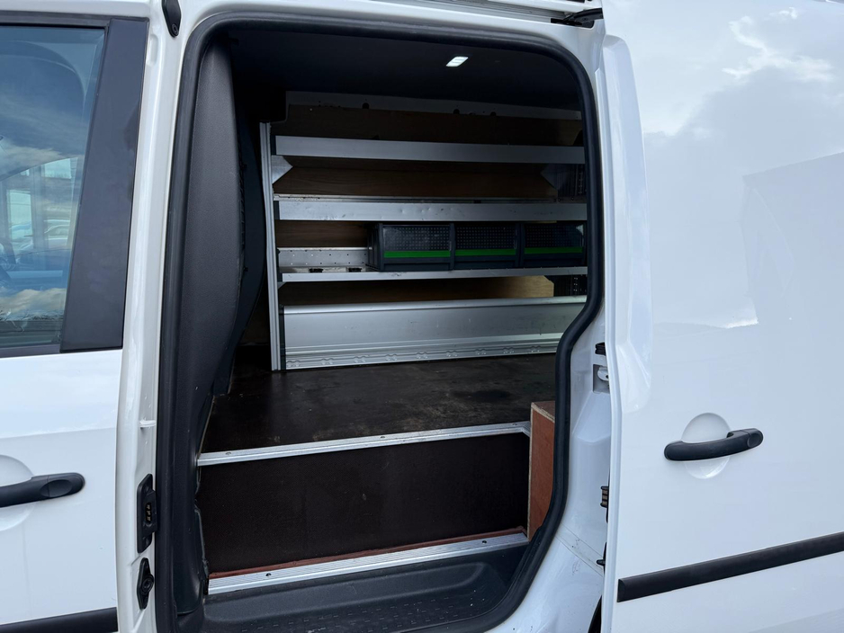 2020 Volkswagen Caddy - image 8