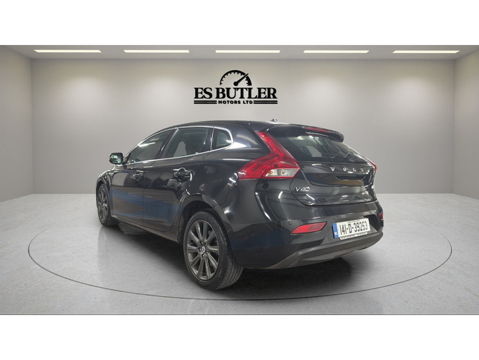 2014 Volvo V40 - image 3