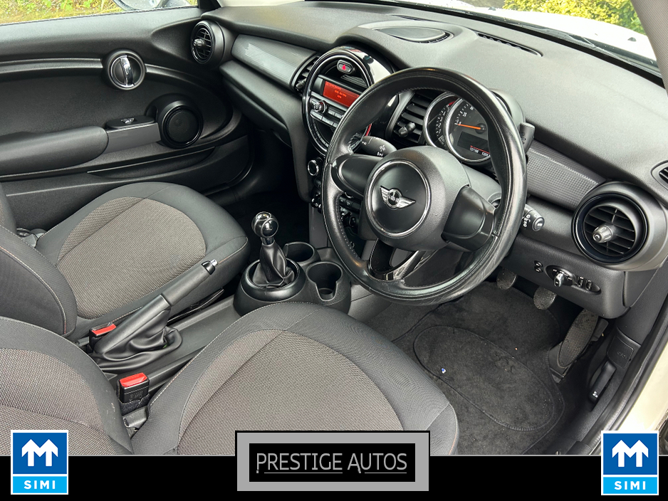 2014 MINI Hatch - image 13