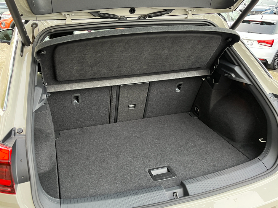 2023 Volkswagen T-Roc - image 8