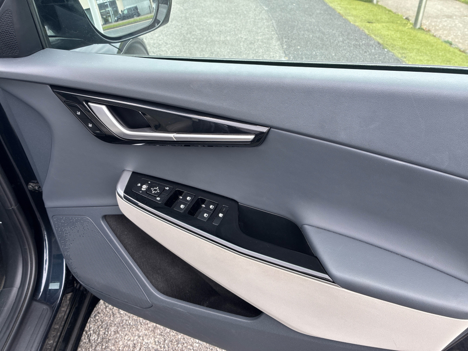 2022 Kia EV6 - image 11