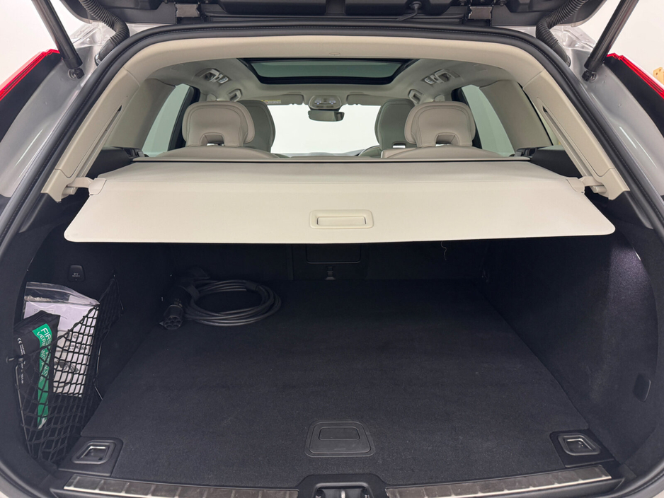 2023 Volvo XC60 T6 Recharge PHEV 350hp AT8 Core €53,500