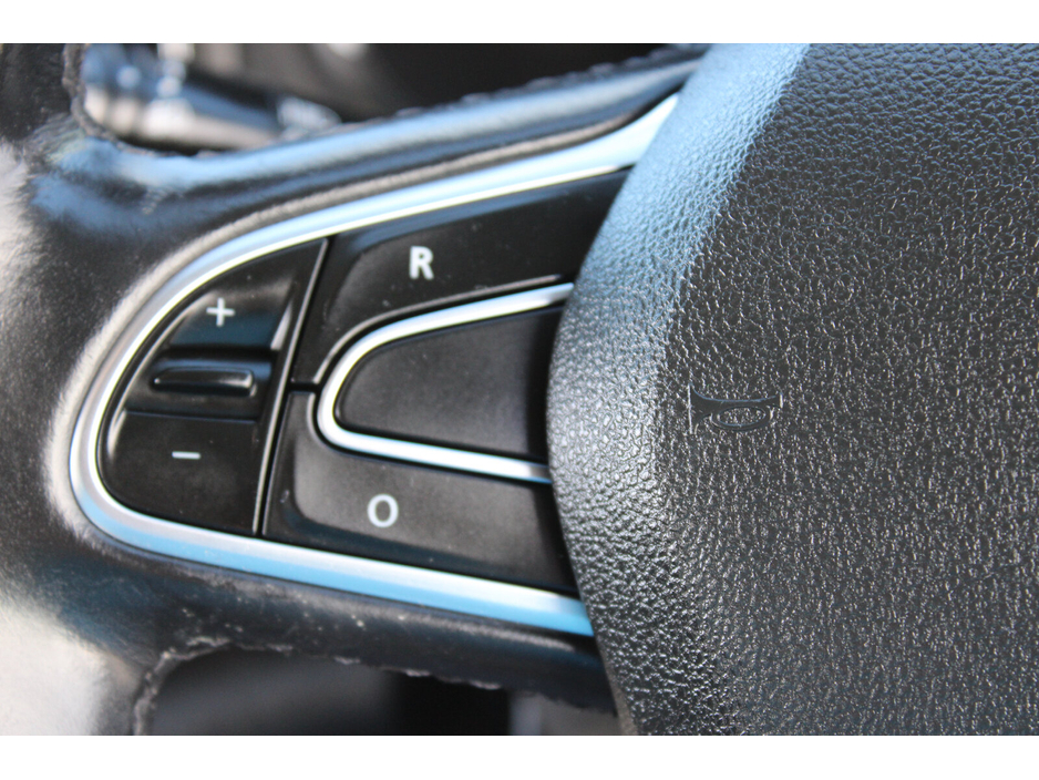 2018 Renault Megane - image 19