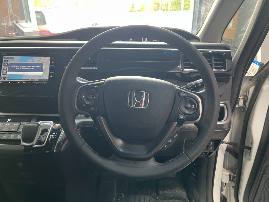 2020 Honda Stepwagon - image 8