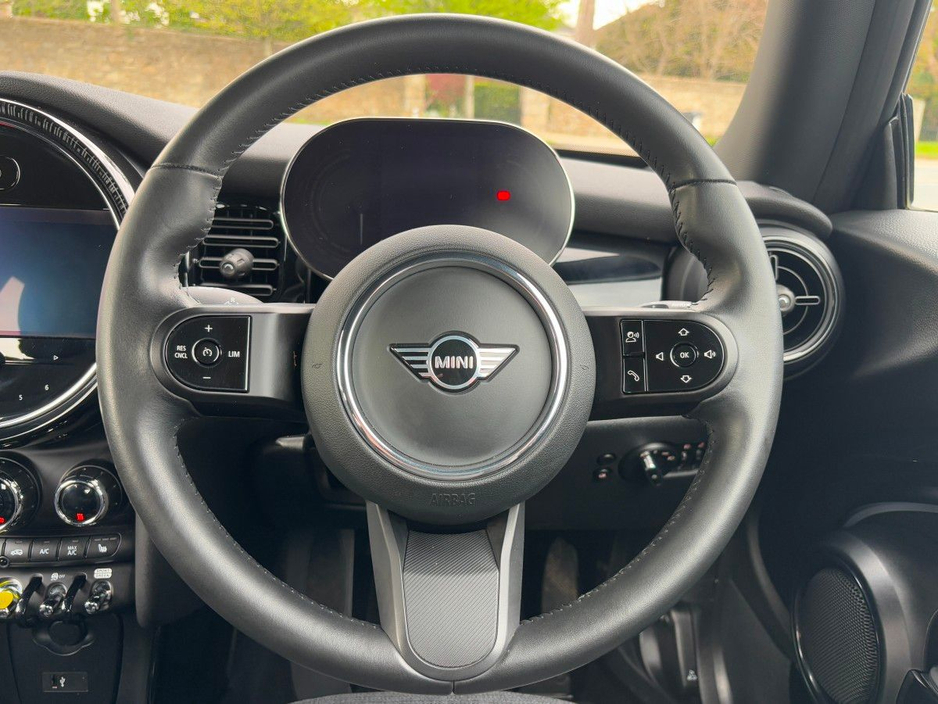 2023 MINI Hatch - image 12