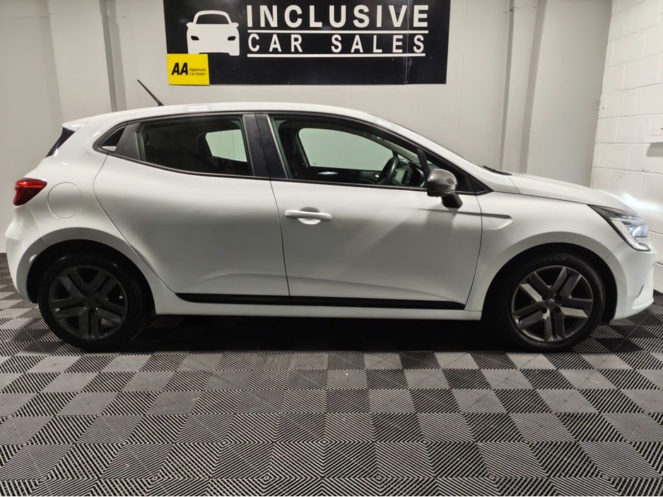 2022 Renault Clio - image 11