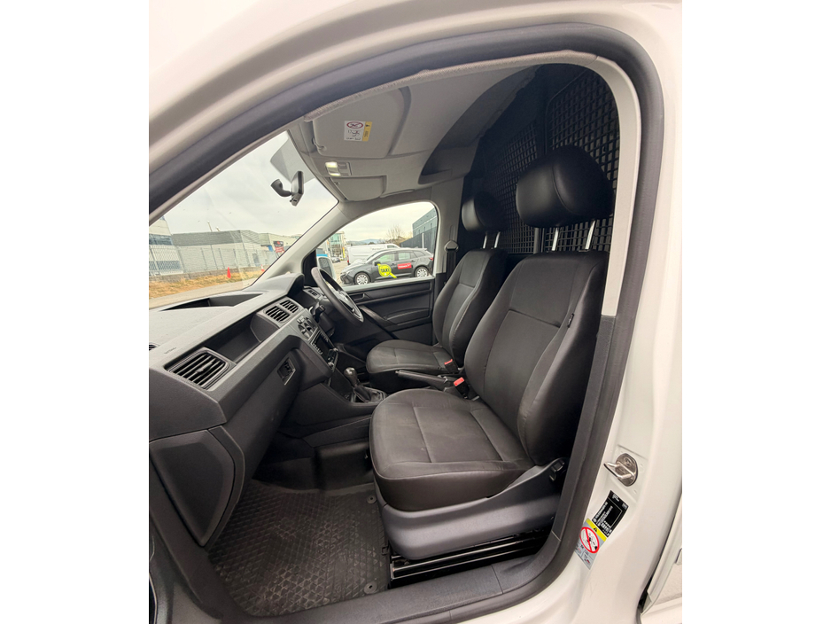 2019 Volkswagen Caddy - image 14