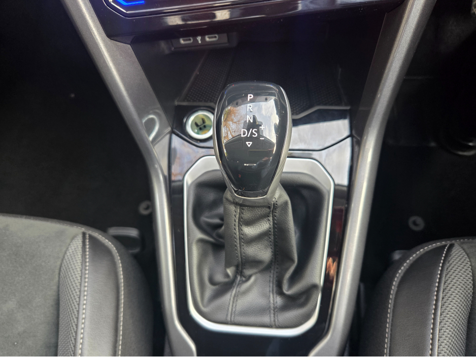 2023 Volkswagen T-Roc - image 22