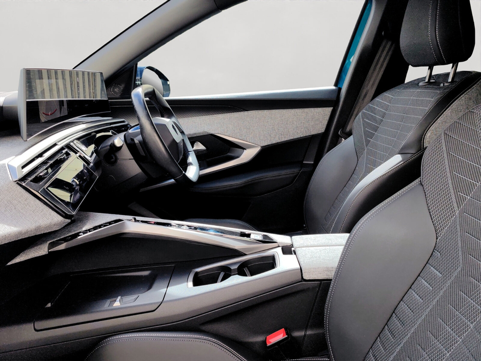 2025 Peugeot 3008 - image 16