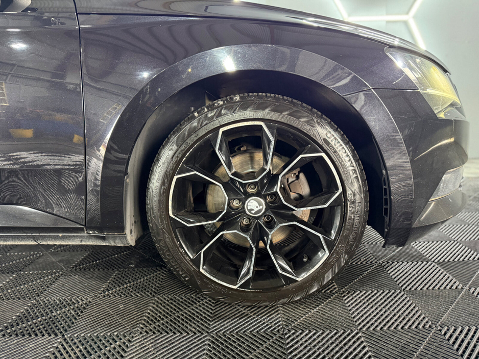 2016 Skoda Superb - image 5