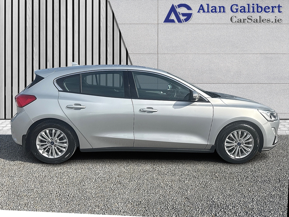 2019 Ford Focus - image 3