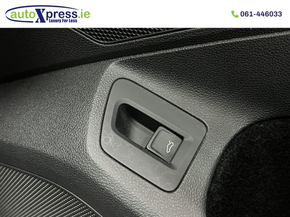 2020 Volkswagen Passat - image 30