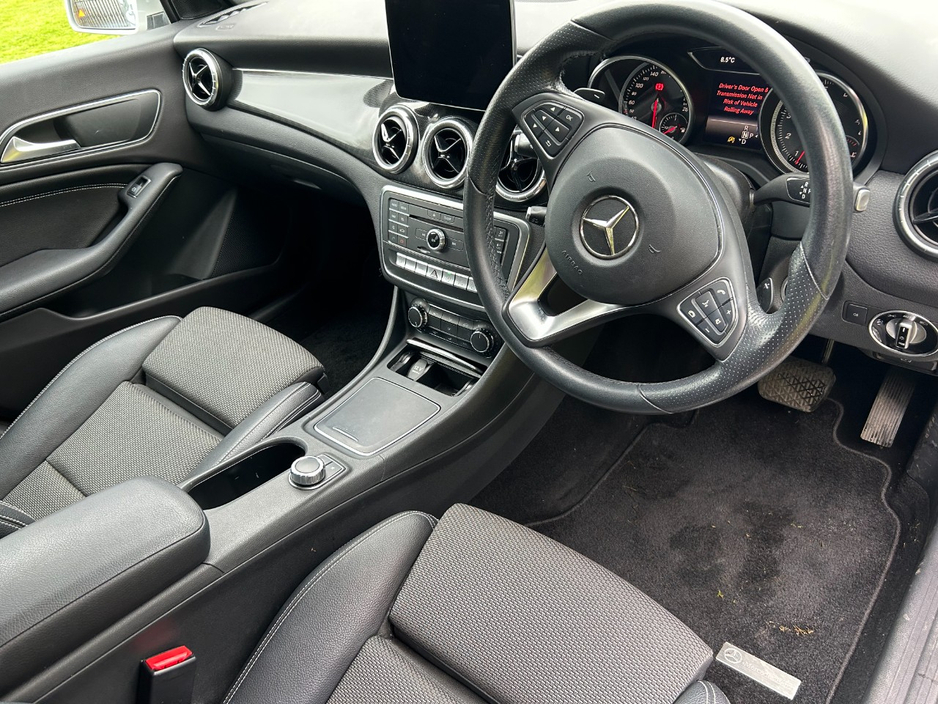 2018 Mercedes-Benz 180 - image 12