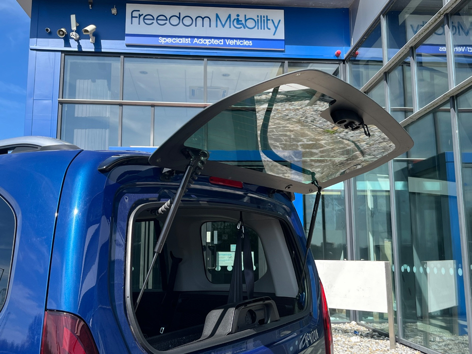 2022 Peugeot Rifter - image 19