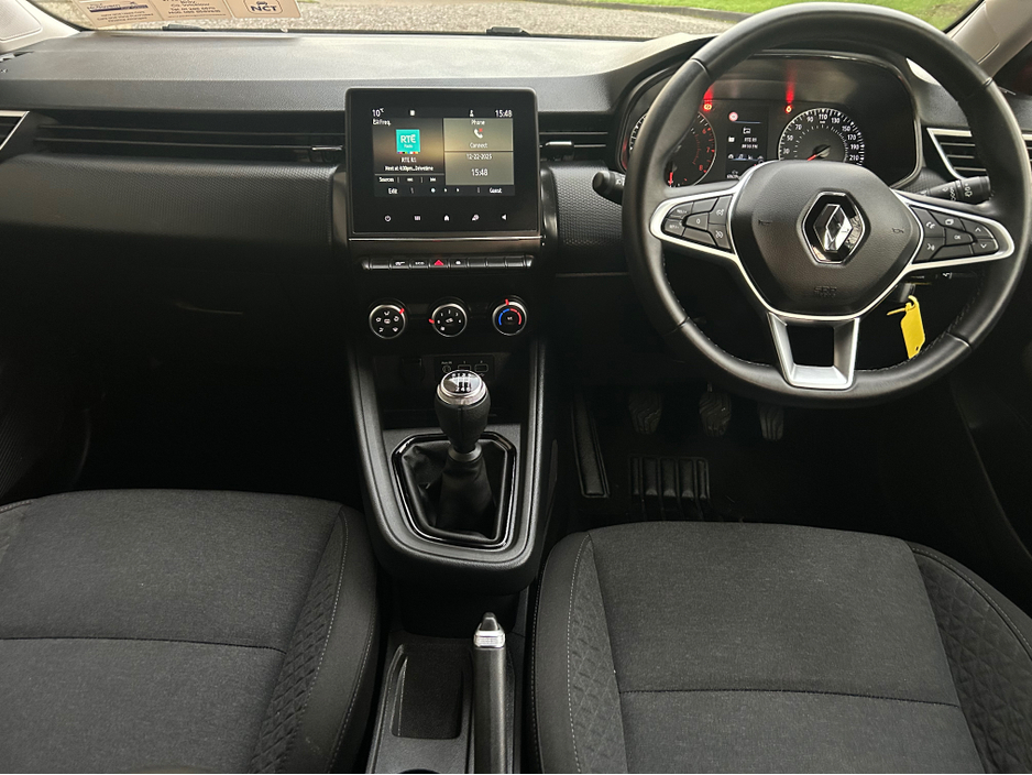 2022 Renault Clio DYNAMIQUE EDITION NAEB TC TCE 90**//**AIR CON**//**CRUISE CONTROL**//**LANE DEPARTURE WARNING**//**COLLISION ALERT**//**RENAULT WARRANTY TILL AUGUST 2027**//**FINANCE AVAILABLE**//**TRADE IN WELCOME!! €13,995