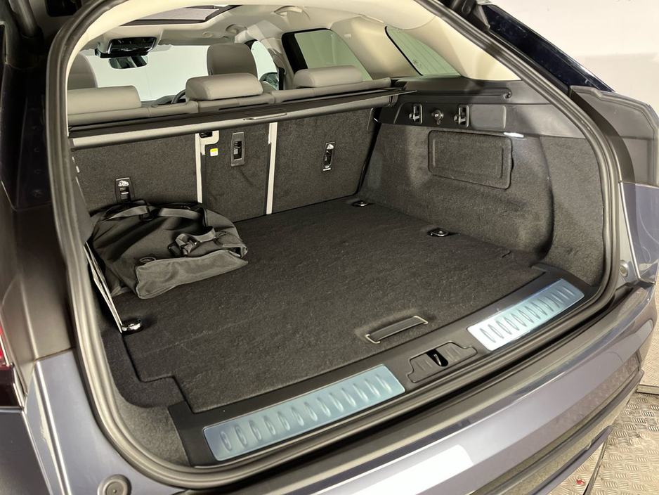 2024 Land Rover Range Rover Velar - image 12